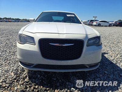 Piąte zdjęcie samochodu w środku: 2015 CHRYSLER 300 S VIN:2C3CCABG9FH904295 - miniatura
