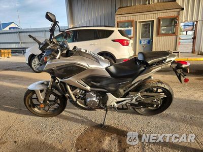 Trzecie zdjęcie samochodu z tyłu: 2013 HONDA NC700X VIN:JH2RC6353DK100524 - miniatura