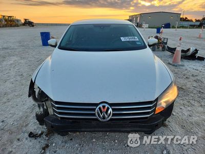 Piąte zdjęcie samochodu w środku: 2013 VOLKSWAGEN PASSAT S VIN:1VWAP7A39DC074410 - miniatura