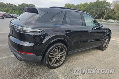 Czwarte zdjęcie samochodu z boku: 2019 PORSCHE CAYENNE VIN:WP1AA2AY2KDA07656 - miniatura