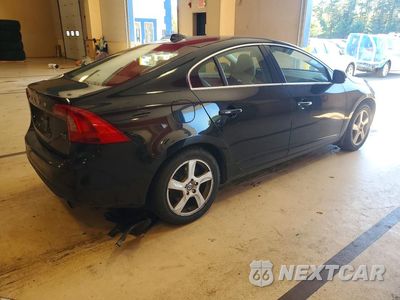 Trzecie zdjęcie samochodu z tyłu: 2012 VOLVO S60 T5 VIN:YV1622FS4C2122601 - miniatura