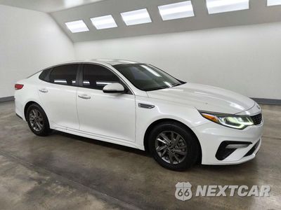Czwarte zdjęcie samochodu z boku: 2019 KIA OPTIMA LX VIN:5XXGT4L35KG351085 - miniatura