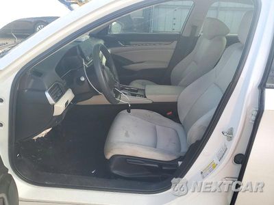 Zdjęcie 7 z 12 samochodu: 2019 HONDA ACCORD LX VIN:1HGCV1F1XKA007590 - miniatura