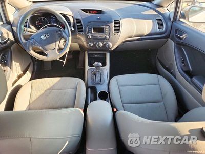 Zdjęcie 8 z 12 samochodu: 2015 KIA FORTE LX VIN:KNAFK4A65F5312872 - miniatura