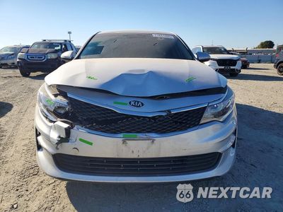 Piąte zdjęcie samochodu w środku: 2017 KIA OPTIMA LX VIN:KNAGT4L38H5172663 - miniatura