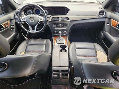 Zdjęcie 8 z 12 samochodu: 2012 MERCEDES-BENZ C 250 VIN:WDDGF4HB6CR218461 - miniatura