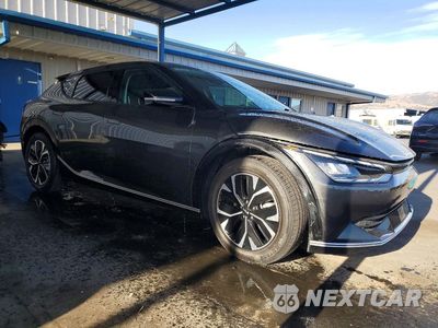 Czwarte zdjęcie samochodu z boku: 2023 KIA EV6 WIND VIN:KNDC34LA1P5602225 - miniatura