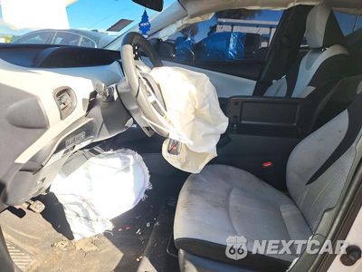 Zdjęcie 7 z 12 samochodu: 2017 TOYOTA PRIUS TWO ECO VIN:JTDKARFU0H3042036 - miniatura