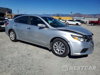 Czwarte zdjęcie samochodu z boku: 2017 NISSAN ALTIMA 2.5 S VIN:1N4AL3AP6HN318346 - miniatura