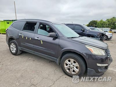Czwarte zdjęcie samochodu z boku: 2016 CHEVROLET TRAVERSE LS VIN:1GNKRFED4GJ313027 - miniatura