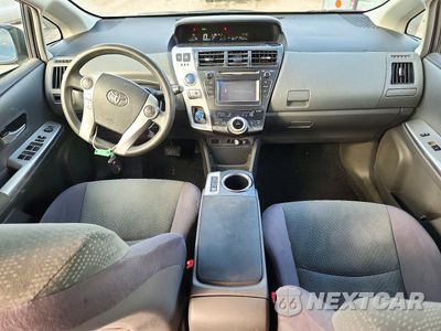 Zdjęcie 8 z 12 samochodu: 2012 TOYOTA PRIUS V TWO VIN:JTDZN3EU0C3038529 - miniatura
