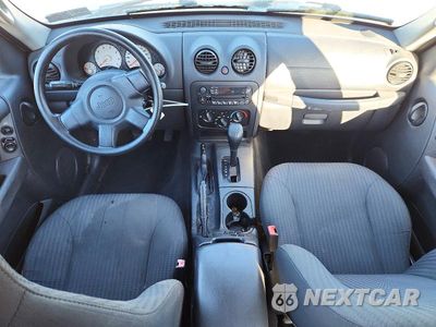 Zdjęcie 8 z 13 samochodu: 2004 JEEP LIBERTY SPORT VIN:1J4GL48KX4W109839 - miniatura
