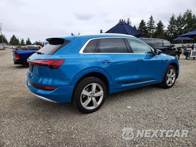 Trzecie zdjęcie samochodu z tyłu: 2019 AUDI E-TRON PREMIUM PLUS VIN:WA1LAAGE8KB010214 - miniatura