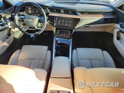 Zdjęcie 8 z 13 samochodu: 2019 AUDI E-TRON PRESTIGE VIN:WA1VABGE8KB011314 - miniatura