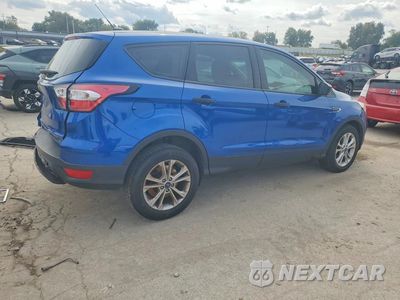 Trzecie zdjęcie samochodu z tyłu: 2017 FORD ESCAPE S VIN:1FMCU0F75HUC66121 - miniatura