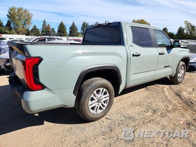 Trzecie zdjęcie samochodu z tyłu: 2026 TOYOTA TUNDRA SR5 VIN:5TFLA5DBXTX442329 - miniatura