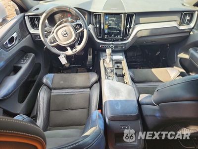 Zdjęcie 8 z 13 samochodu: 2019 VOLVO XC60 T6 R-DESIGN VIN:LYVA22RM0KB220566 - miniatura