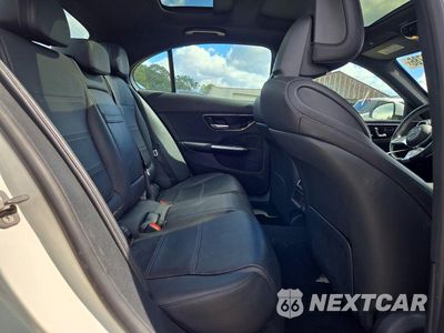 Zdjęcie 10 z 13 samochodu: 2024 MERCEDES-BENZ C 300 4MATIC VIN:W1KAF4HB8RR229976 - miniatura