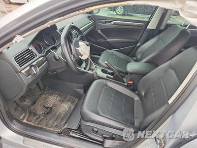 Zdjęcie 7 z 12 samochodu: 2017 VOLKSWAGEN PASSAT SE VIN:1VWGT7A34HC009542 - miniatura