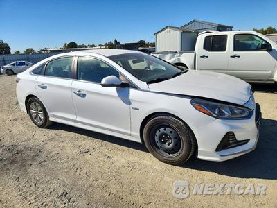 Czwarte zdjęcie samochodu z boku: 2019 HYUNDAI SONATA HYBRID SE VIN:KMHE24L35KA088713 - miniatura