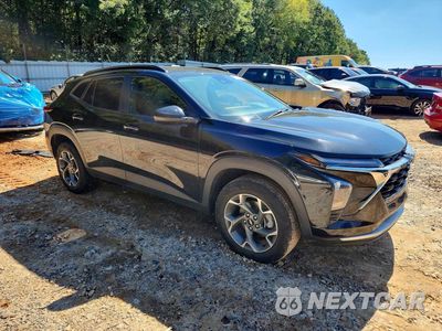Czwarte zdjęcie samochodu z boku: 2024 CHEVROLET TRAX 1LT VIN:KL77LHE23RC235578 - miniatura
