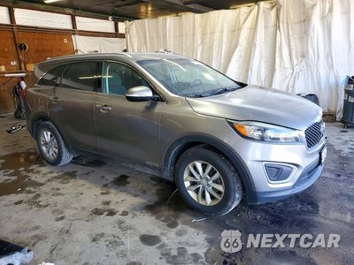 Czwarte zdjęcie samochodu z boku: 2018 KIA SORENTO LX V6 VIN:5XYPGDA59JG418936 - miniatura