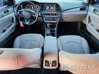 Zdjęcie 8 z 12 samochodu: 2019 HYUNDAI SONATA SEL VIN:5NPE34AF6KH806681 - miniatura