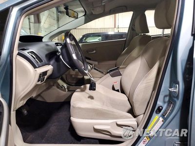 Zdjęcie 7 z 13 samochodu: 2014 TOYOTA PRIUS TWO VIN:JTDKN3DUXE1849921 - miniatura