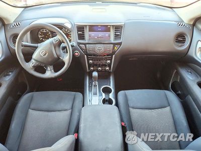 Zdjęcie 8 z 14 samochodu: 2017 NISSAN PATHFINDER S VIN:5N1DR2MN6HC905048 - miniatura