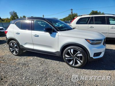 Czwarte zdjęcie samochodu z boku: 2019 VOLVO XC40 T5 R-DESIGN VIN:YV4162UM2K2109897 - miniatura