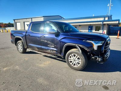 Czwarte zdjęcie samochodu z boku: 2023 TOYOTA TUNDRA SR5 VIN:5TFLA5DB9PX098451 - miniatura