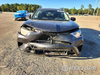 Piąte zdjęcie samochodu w środku: 2018 TOYOTA RAV4 LE VIN:JTMZFREV0JJ206509 - miniatura