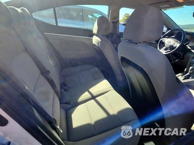 Zdjęcie 10 z 12 samochodu: 2019 HYUNDAI ELANTRA SE VIN:5NPD74LF5KH496097 - miniatura