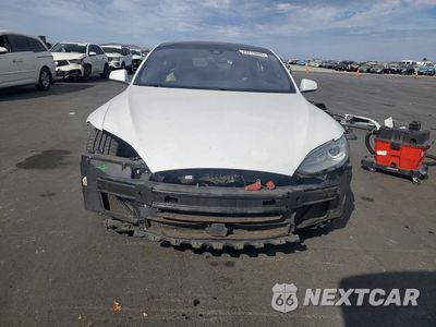 Piąte zdjęcie samochodu w środku: 2015 TESLA MODEL S 85D VIN:5YJSA1H29FF091944 - miniatura