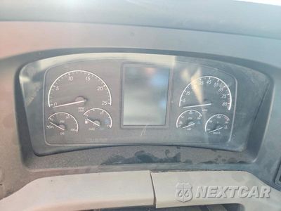 Zdjęcie 9 z 13 samochodu: 2019 FREIGHTLINER CASCADIA 1 - SEMI TRUCK VIN:3AKJHTDV4KSKP8256 - miniatura