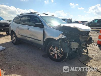 Czwarte zdjęcie samochodu z boku: 2015 CHEVROLET TRAVERSE LS VIN:1GNKRFEDXFJ344748 - miniatura