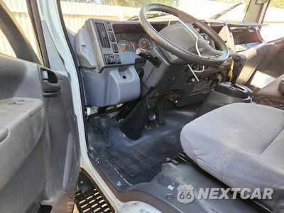 Zdjęcie 8 z 13 samochodu: 2019 ISUZU NPR HD VIN:54DC4W1B8KS813349 - miniatura