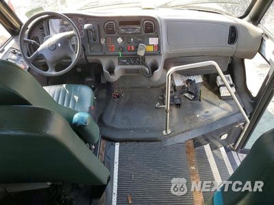 Zdjęcie 8 z 14 samochodu: 2012 FREIGHTLINER CHASSIS B2B VIN:4UZABRDT6CCBF9321 - miniatura
