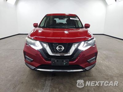 Piąte zdjęcie samochodu w środku: 2017 NISSAN ROGUE S VIN:5N1AT2MT4HC775919 - miniatura