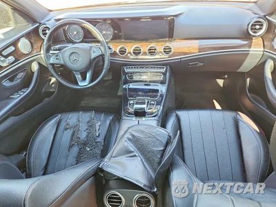 Zdjęcie 8 z 12 samochodu: 2017 MERCEDES-BENZ E 300 4MATIC VIN:WDDZF4KB2HA204760 - miniatura