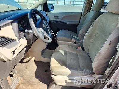 Zdjęcie 7 z 14 samochodu: 2015 TOYOTA SIENNA L 7-PASSENGER VIN:5TDZK3DC2FS602024 - miniatura