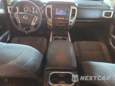 Zdjęcie 8 z 12 samochodu: 2017 NISSAN TITAN SV VIN:1N6AA1E53HN565446 - miniatura