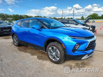Czwarte zdjęcie samochodu z boku: 2026 CHEVROLET BLAZER 2LT VIN:3GNKBHR42TS142362 - miniatura