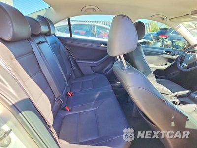 Zdjęcie 10 z 12 samochodu: 2011 VOLKSWAGEN JETTA SE VIN:3VWDX7AJ4BM052600 - miniatura