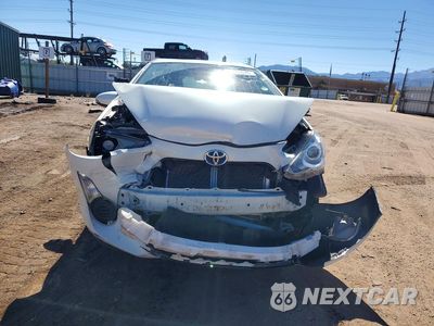 Piąte zdjęcie samochodu w środku: 2015 TOYOTA PRIUS C TWO VIN:JTDKDTB32F1585494 - miniatura