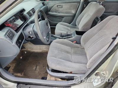 Zdjęcie 7 z 12 samochodu: 2001 TOYOTA CAMRY LE VIN:4T1BG22K21U850426 - miniatura