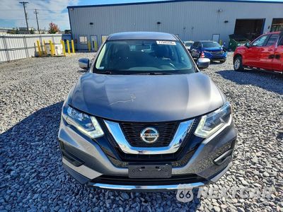 Piąte zdjęcie samochodu w środku: 2018 NISSAN ROGUE S VIN:KNMAT2MV1JP508791 - miniatura