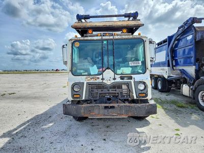 Piąte zdjęcie samochodu w środku: 2018 MACK MRU613 REFUSE TRUCK VIN:1M2AV04C0JM018949 - miniatura