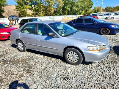 Czwarte zdjęcie samochodu z boku: 2002 HONDA ACCORD VALUE VIN:1HGCF86692A077115 - miniatura