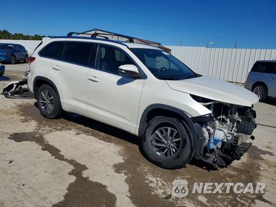 Czwarte zdjęcie samochodu z boku: 2017 TOYOTA HIGHLANDER XLE VIN:5TDKZRFH1HS512181 - miniatura